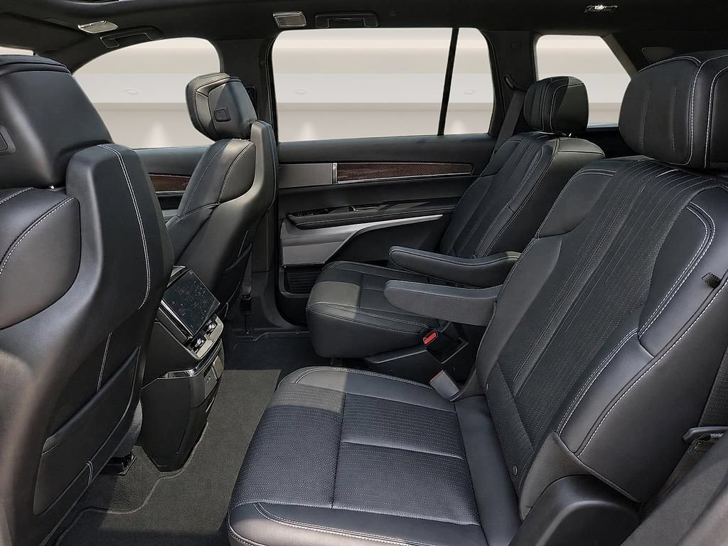 New 2027 Cadillac Vistiq Luxury AWD/4WD image 11