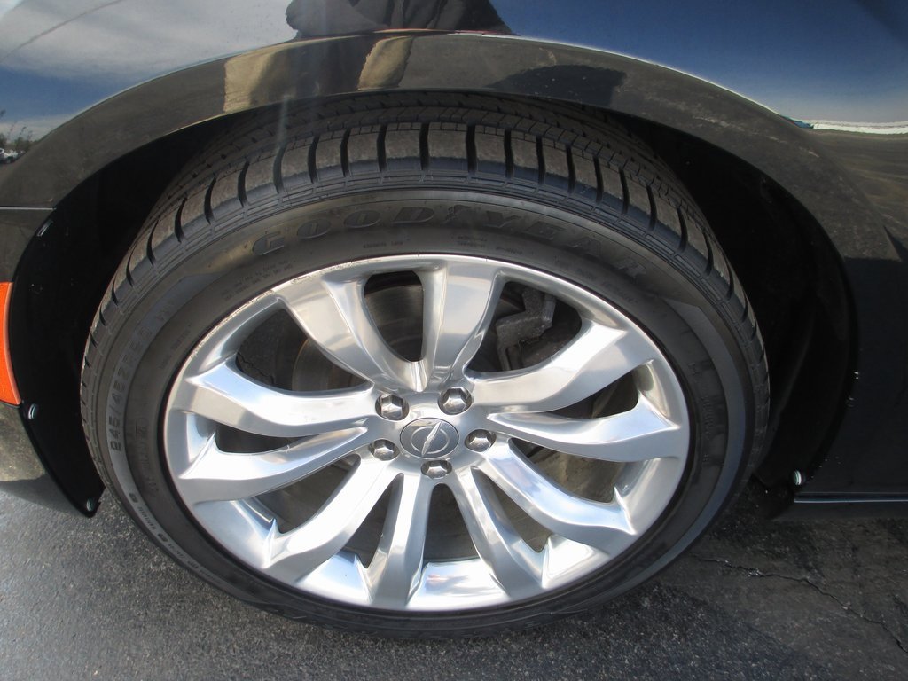 Used 2018 Chrysler 300 Limited w/ Safetytec Plus Group image 11