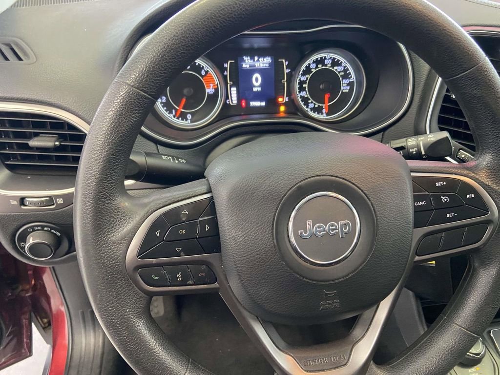 Used 2021 Jeep Cherokee Latitude AWD/4WD image 19
