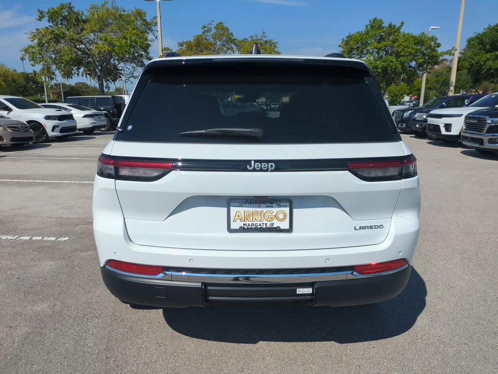 New 2025 Jeep Grand Cherokee Laredo RWD image 6
