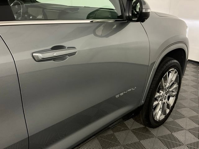 Used 2025 GMC Acadia Denali w/ Super Cruise Package AWD/4WD image 9