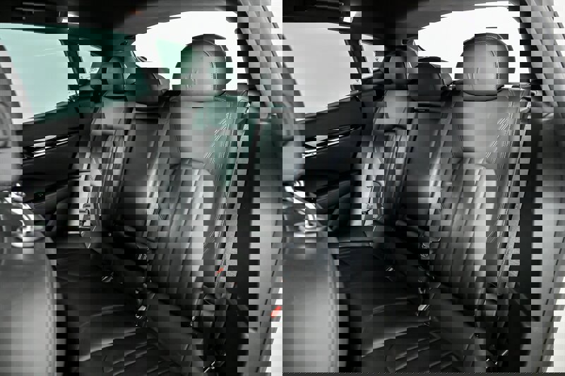 Used 2018 Maserati Levante image 21