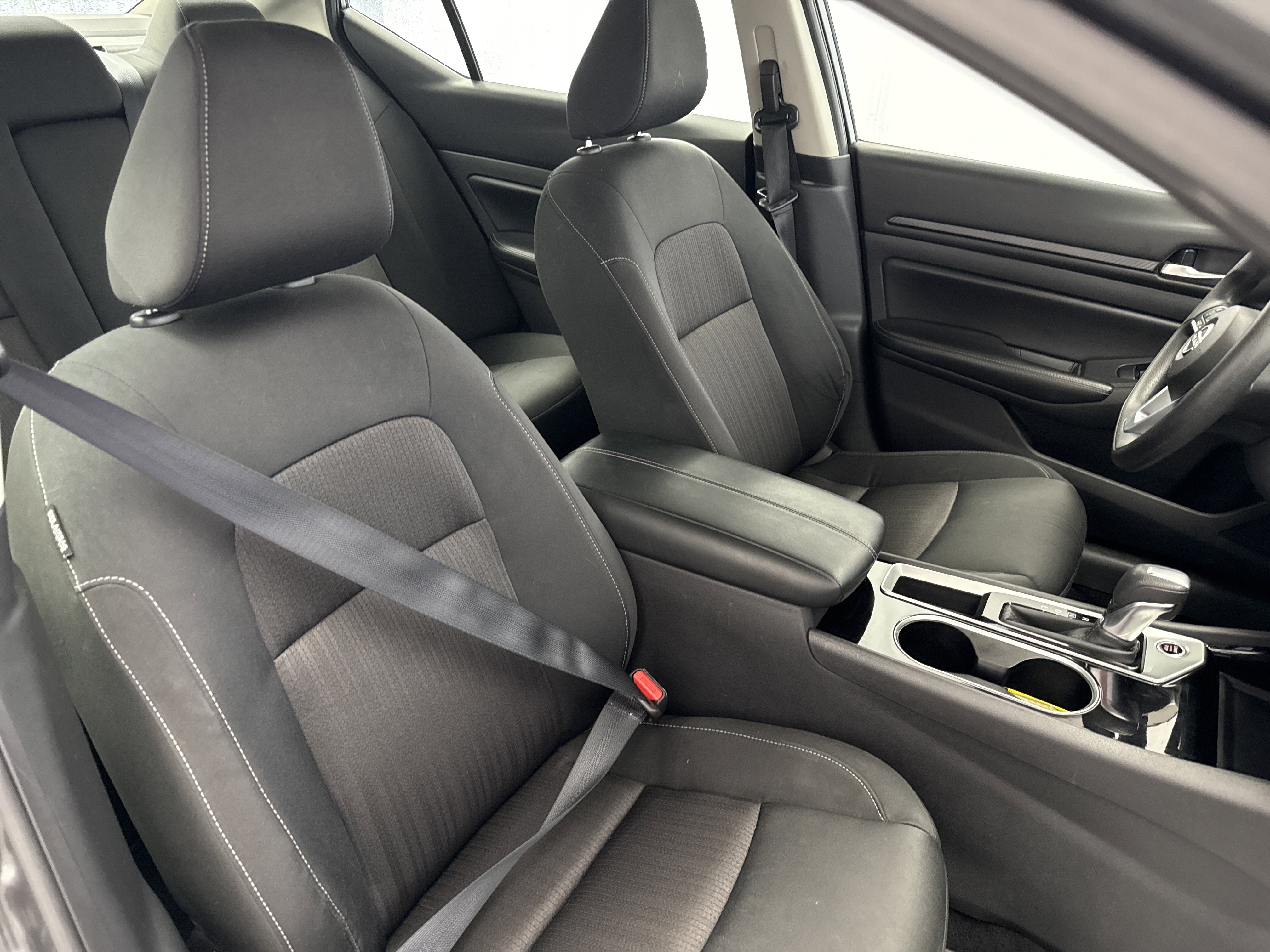 Used 2024 Nissan Altima 2.5 SV image 13