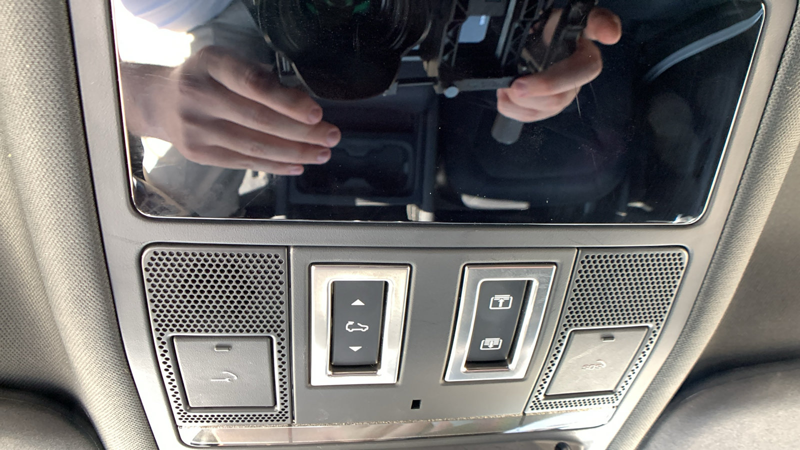 Used 2024 Land Rover Defender 130 X-Dynamic SE AWD/4WD image 20