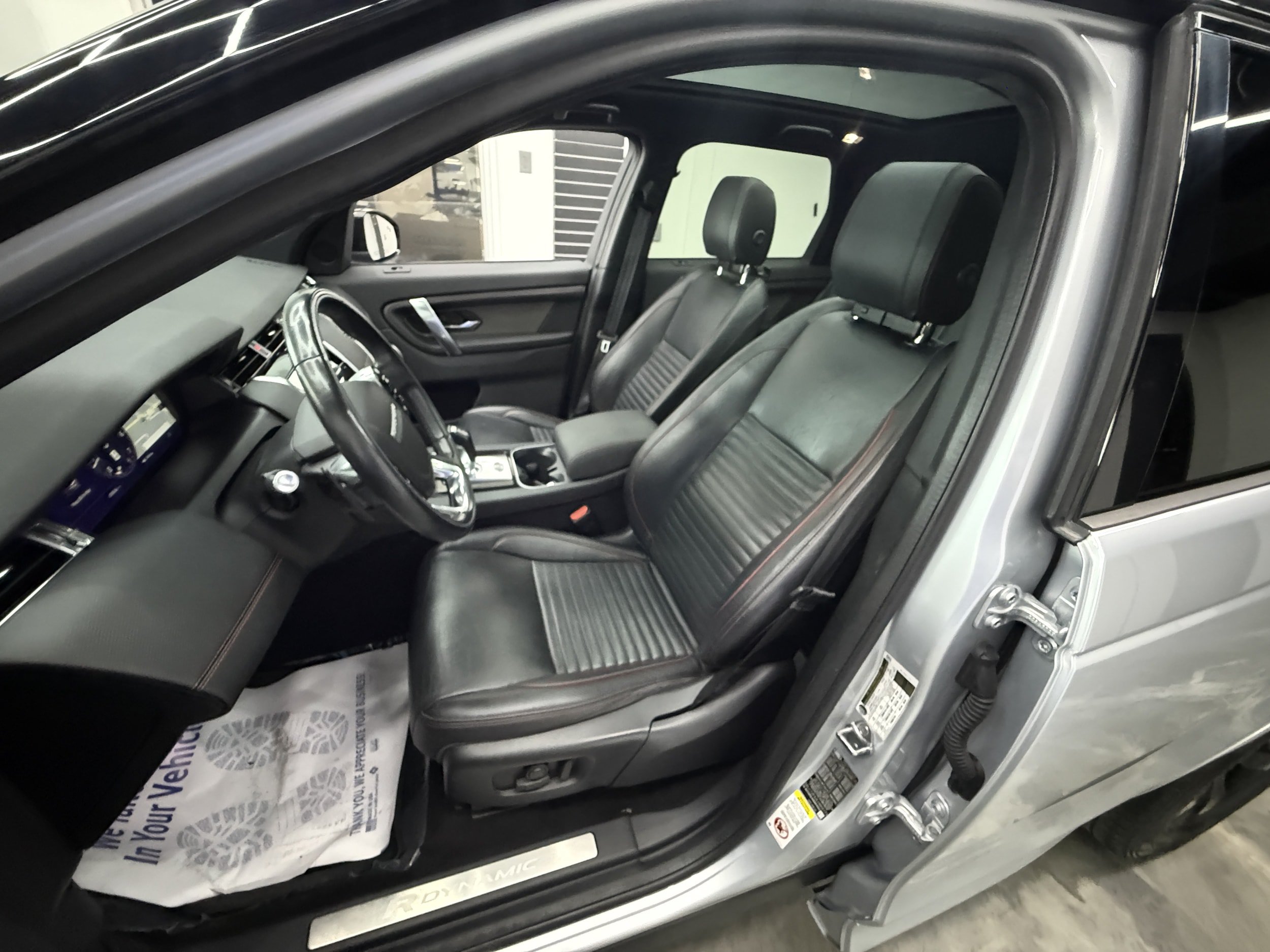 Used 2020 Land Rover Discovery Sport SE R-Dynamic AWD/4WD image 13