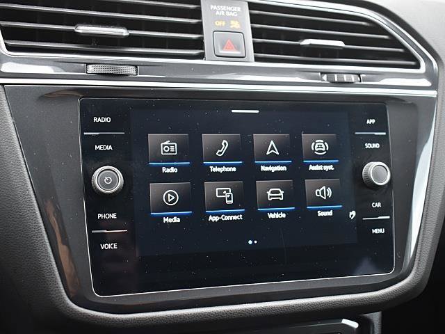 Used 2024 Volkswagen Tiguan SE image 19