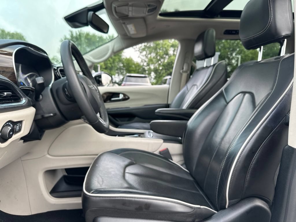 Used 2023 Chrysler Pacifica Limited FWD image 43
