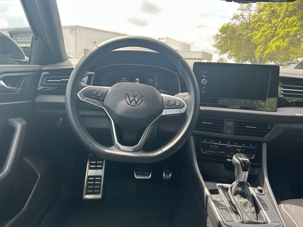 Used 2025 Volkswagen Jetta Sport image 46