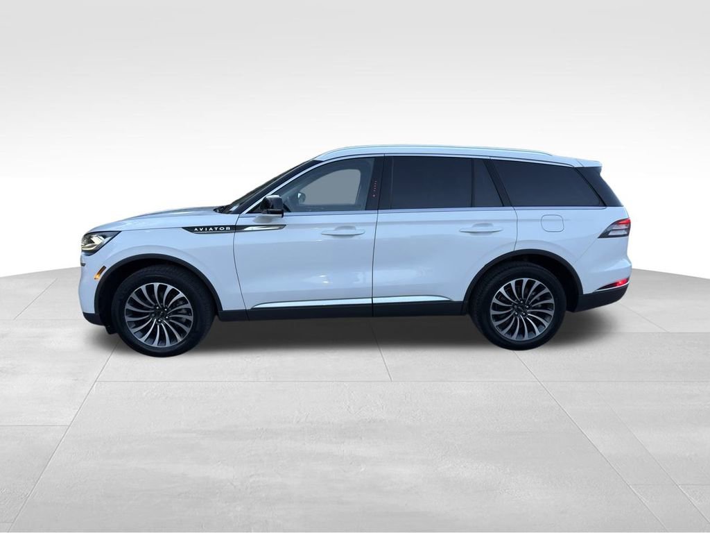 Used 2023 Lincoln Aviator AWD w/ Premium Package image 3