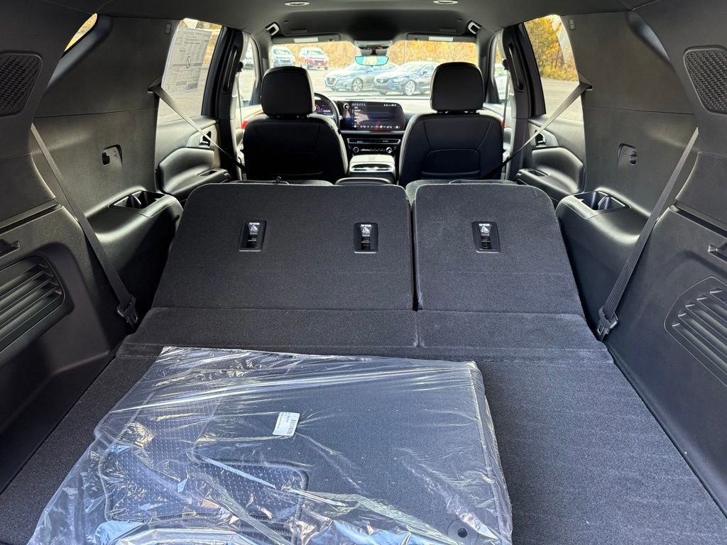 New 2026 Chevrolet Traverse RS w/ LPO, Floor Liner Package image 11
