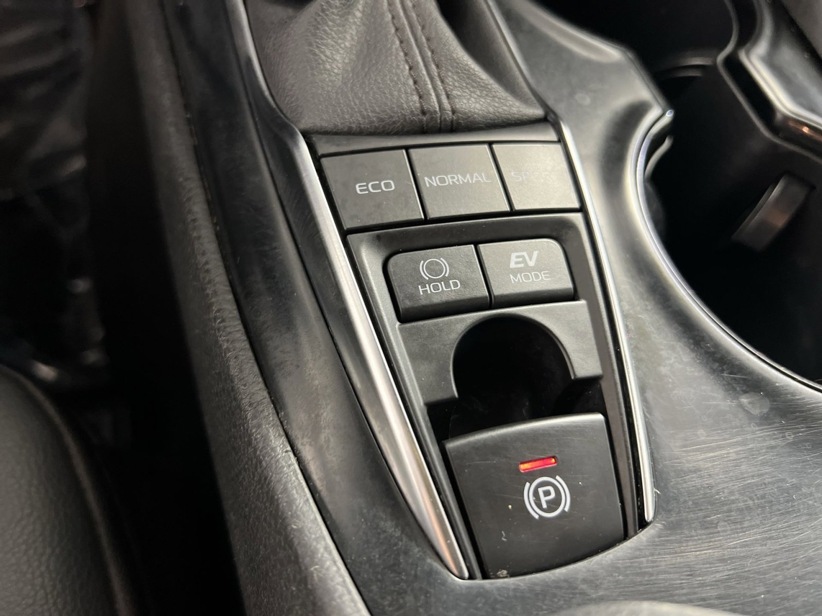 Used 2020 Toyota Camry SE image 32