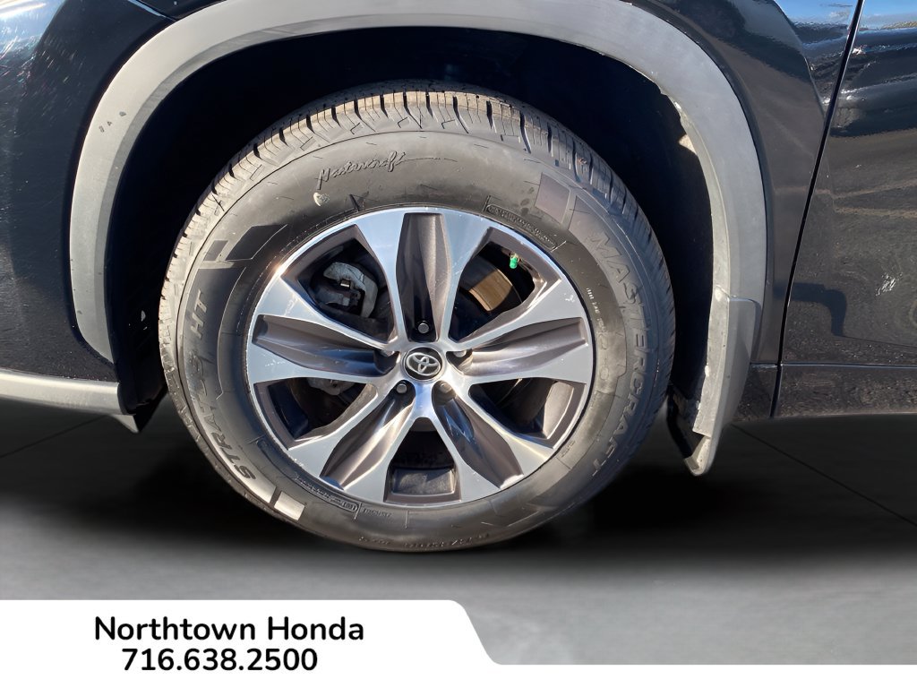 Used 2023 Toyota Highlander Bronze Edition FWD image 17