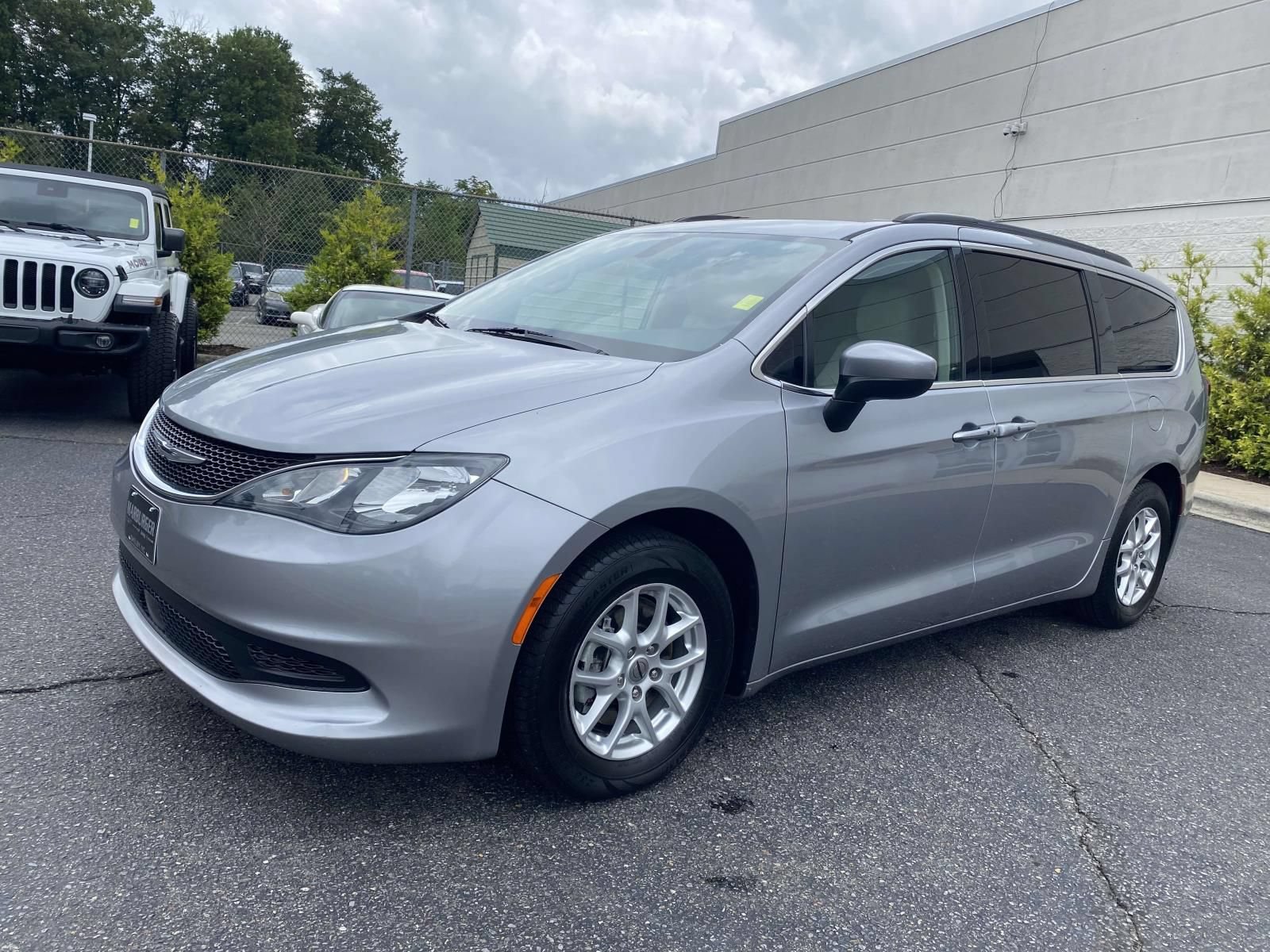 Used 2021 Chrysler Voyager Lxi FWD image 3