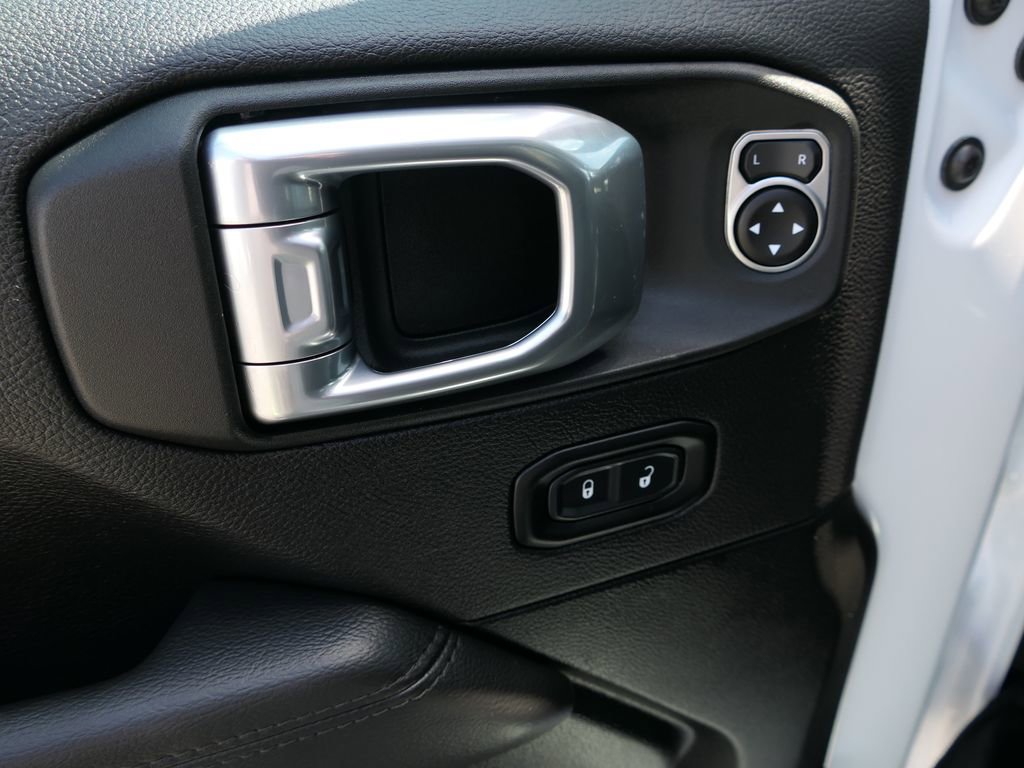 Used 2022 Jeep Wrangler Unlimited Sahara AWD/4WD image 13