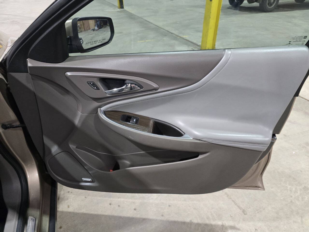 Used 2018 Chevrolet Malibu Premier w/ Premier Sun and Wheel Package FWD image 32