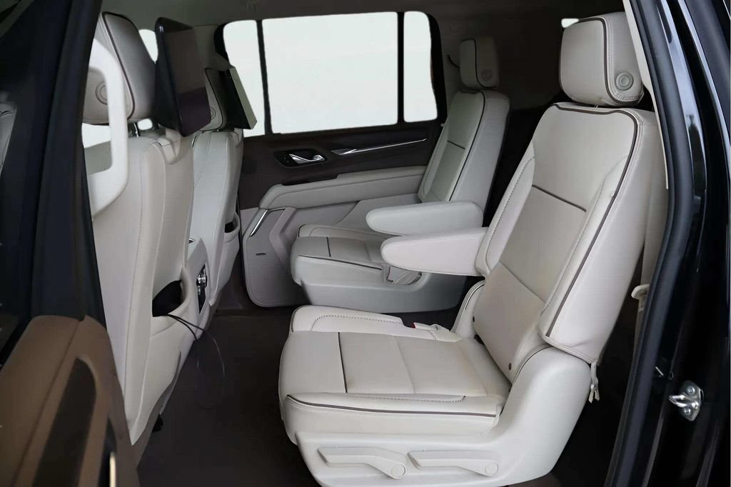 Used 2023 GMC Yukon XL Denali w/ Advanced Technology Package AWD/4WD image 29