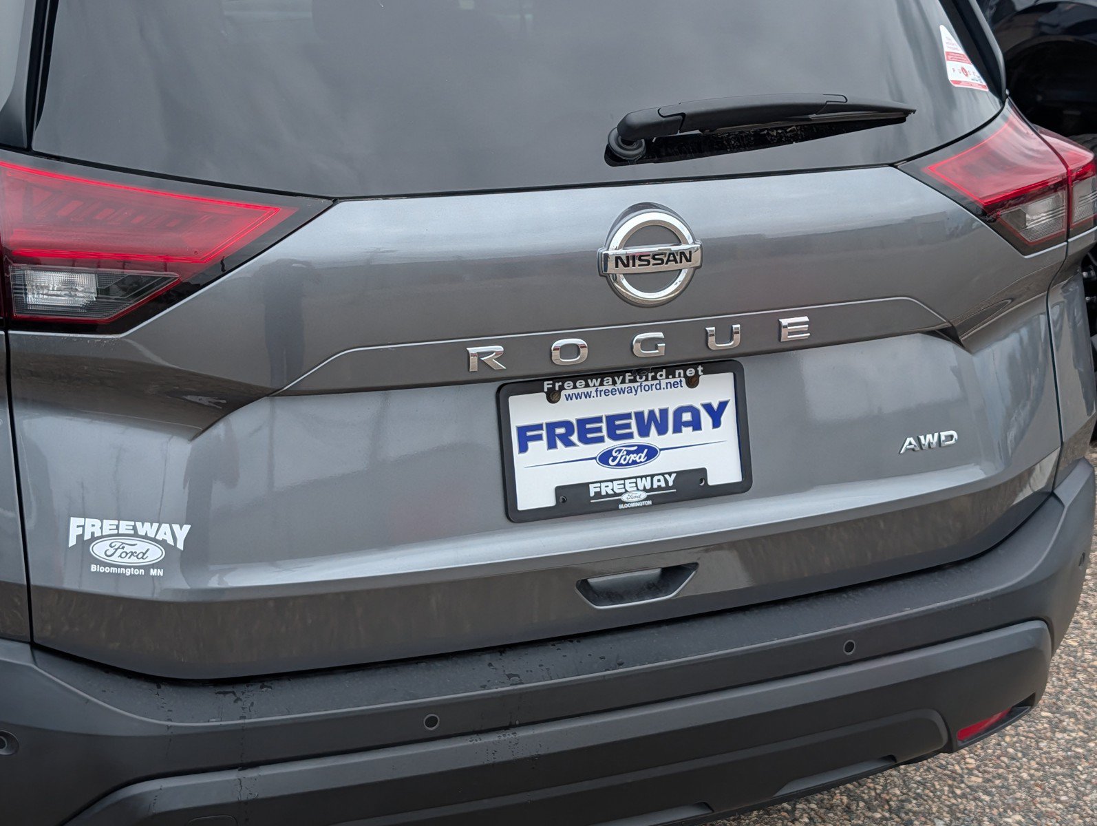 Used 2021 Nissan Rogue S AWD/4WD image 10