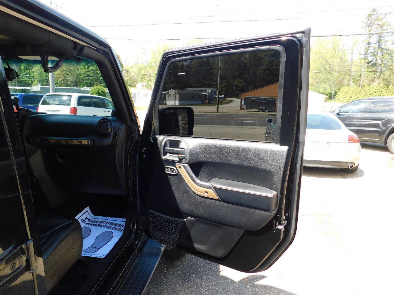 Used 2014 Jeep Wrangler Unlimited Sahara image 16