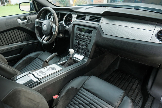 Used 2010 Ford Mustang Shelby GT500 RWD image 31