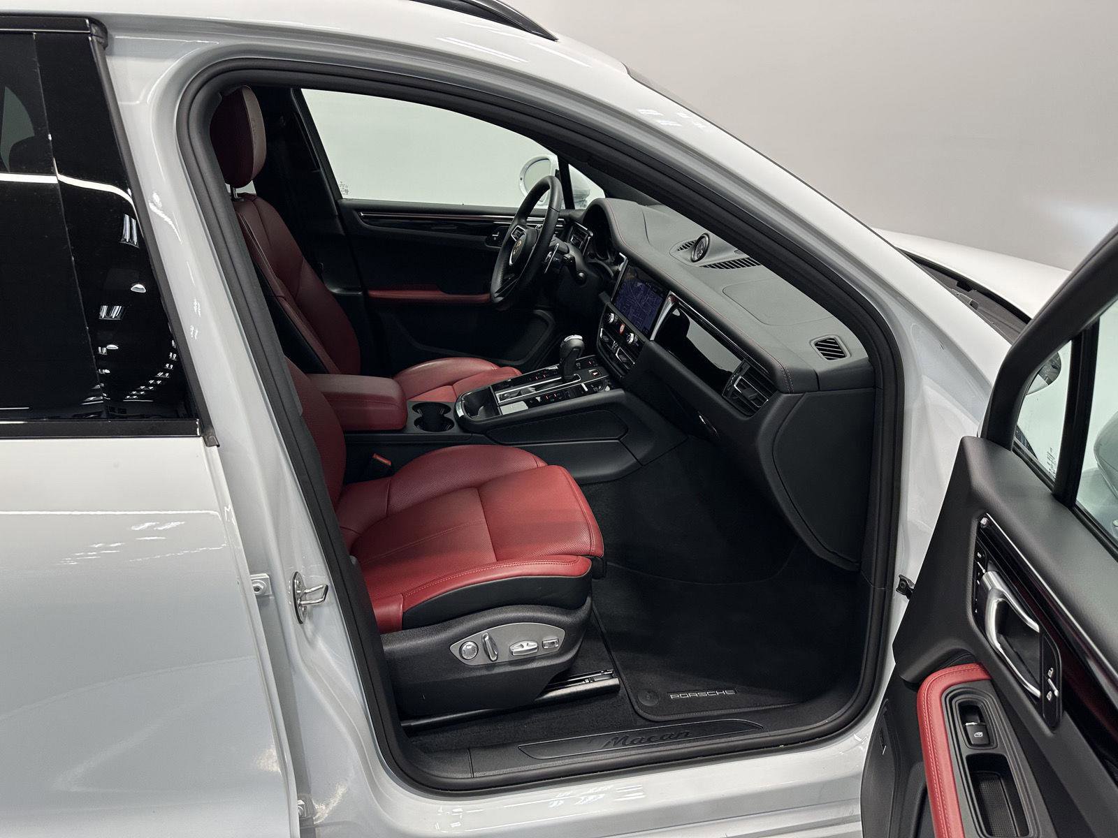 Certified 2025 Porsche Macan image 42
