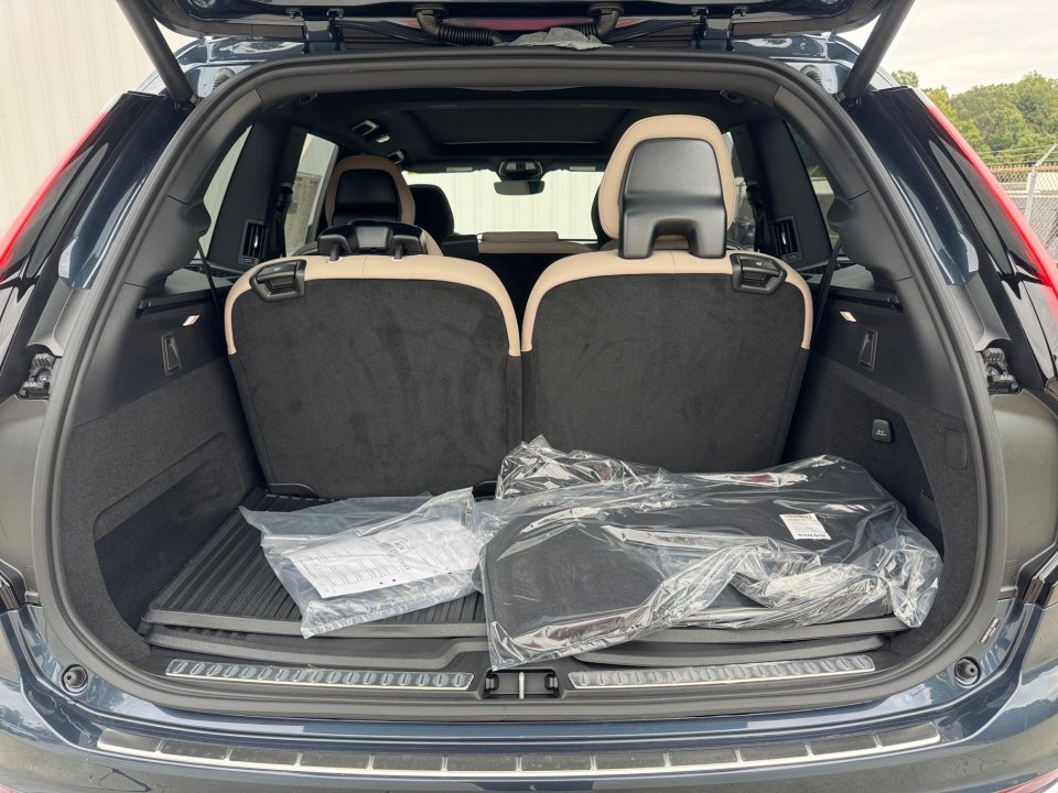 New 2026 Volvo XC90 B6 Plus w/ Protection Package Premier image 15