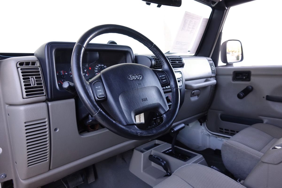 Used 2006 Jeep Wrangler Unlimited w/ Premium Audio Group image 6