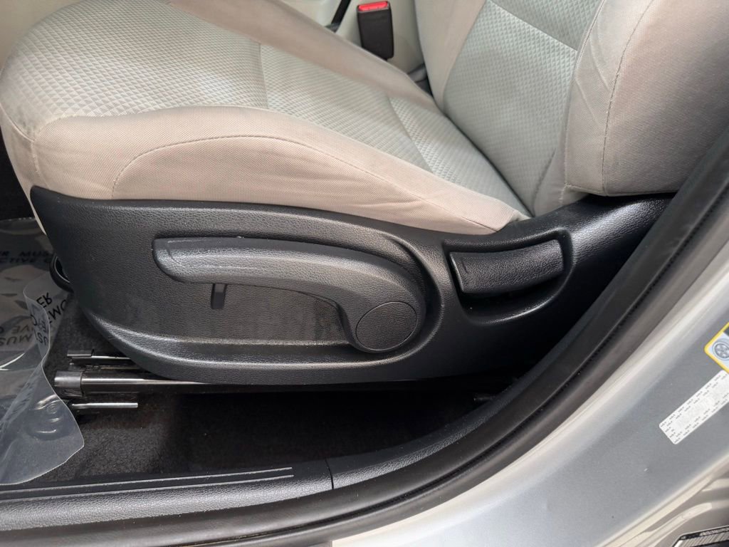 Used 2023 Kia Soul LX image 12