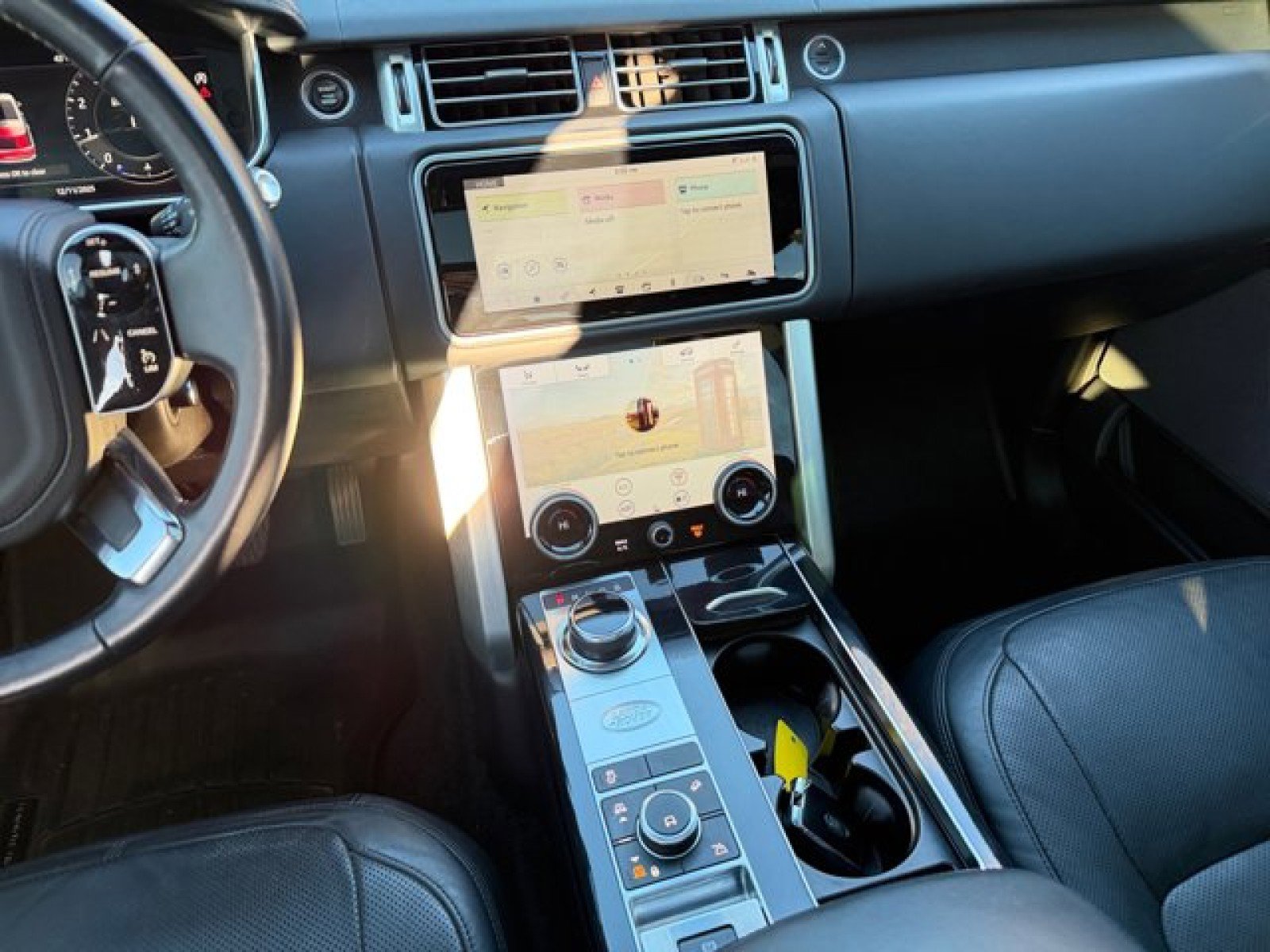 Used 2020 Land Rover Range Rover HSE image 14