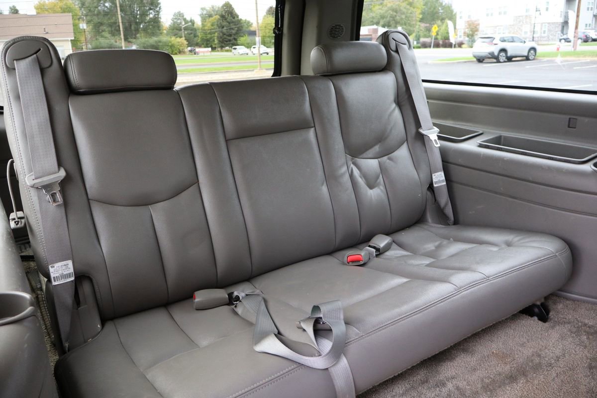 Used 2003 Chevrolet Suburban 2500 LT w/ LT Preferred Equipment Group image 23