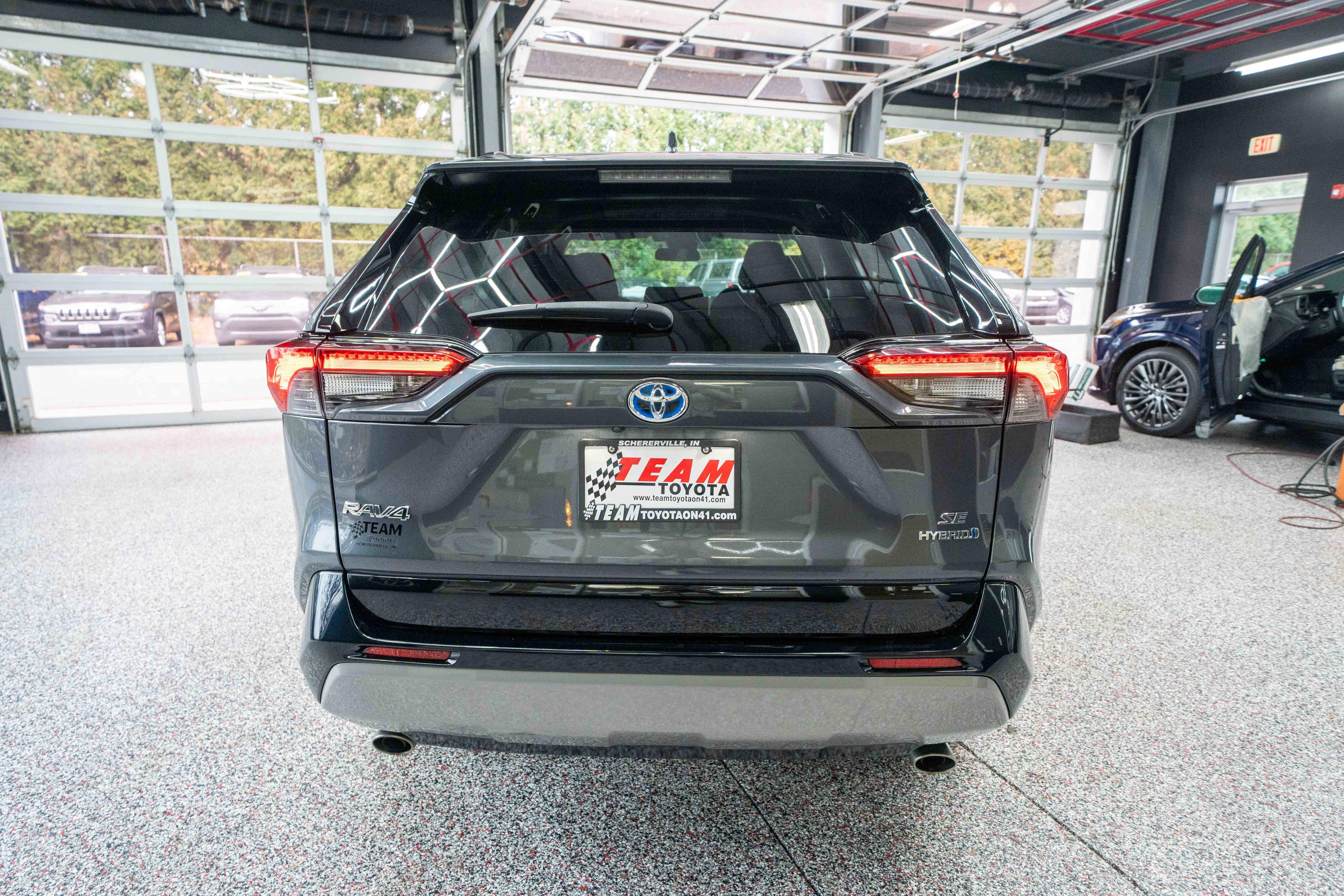 Used 2023 Toyota RAV4 SE image 3