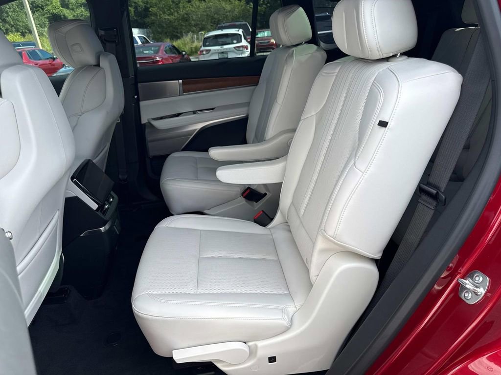 New 2026 Cadillac Vistiq Luxury image 13