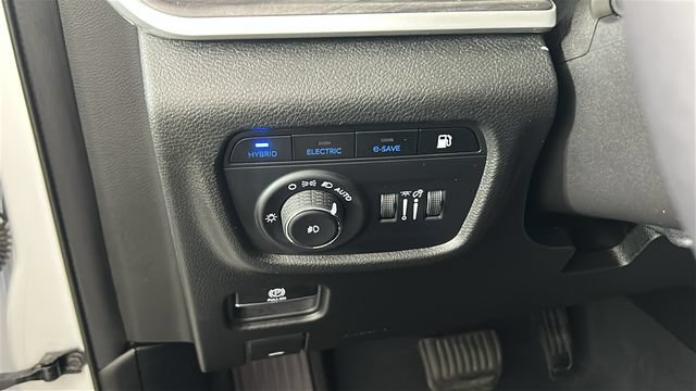 Used 2023 Jeep Grand Cherokee 4WD 4xe image 19