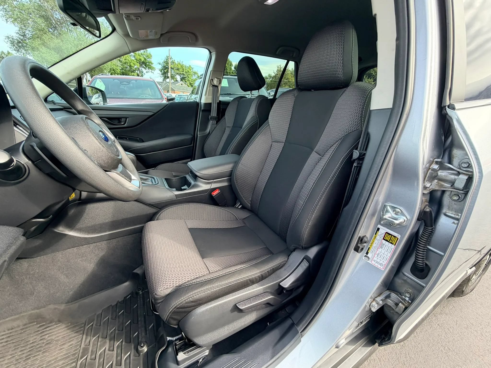 Used 2025 Subaru Outback AWD/4WD image 11