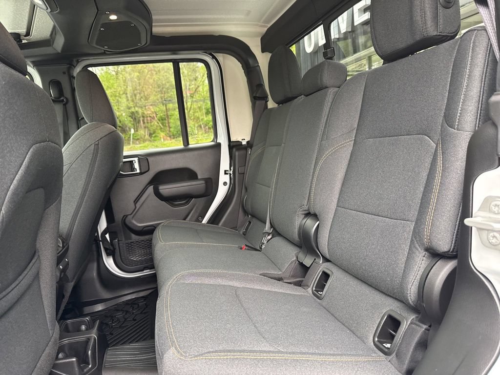 Used 2024 Jeep Gladiator Sport AWD/4WD image 23