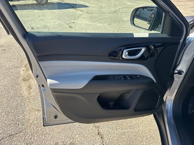 Used 2022 Jeep Compass Limited image 19