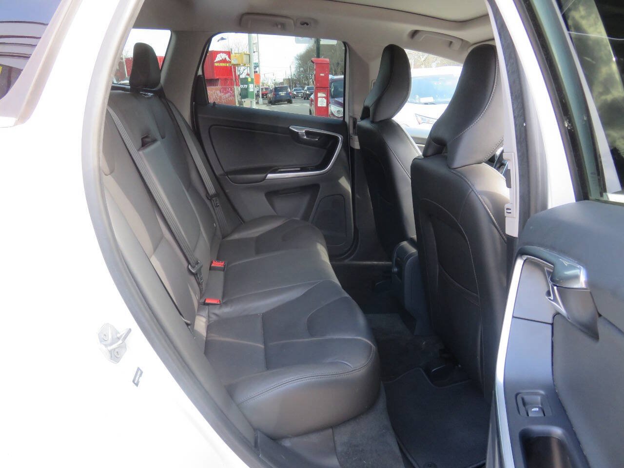 Used 2016 Volvo XC60 T6 Platinum AWD/4WD image 21