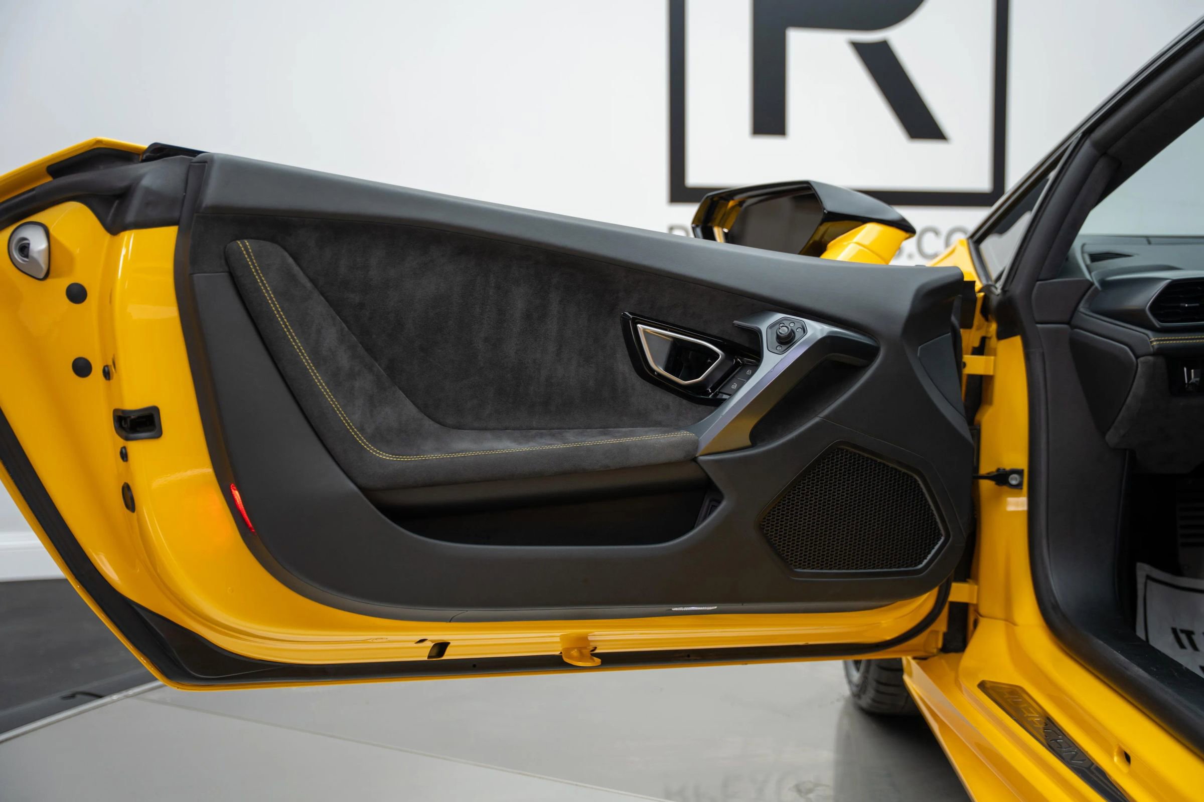 Used 2015 Lamborghini Huracan LP 610-4 image 23