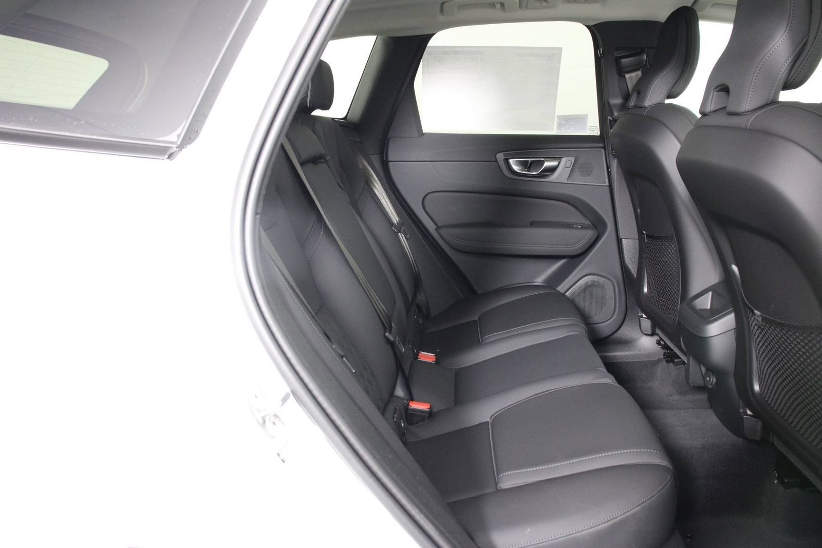 New 2026 Volvo XC60 B5 Plus w/ Climate Package PRO AWD/4WD image 11
