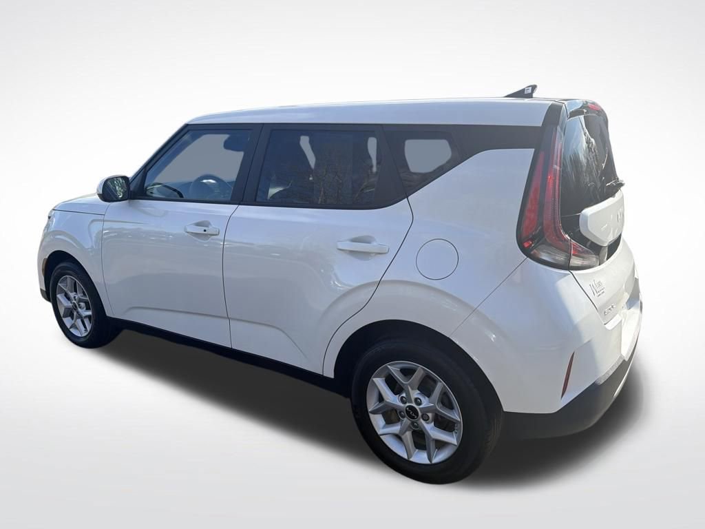 Used 2025 Kia Soul S image 3