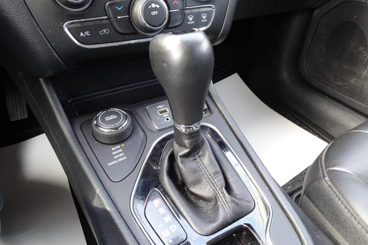 Used 2020 Jeep Cherokee Latitude Plus image 22