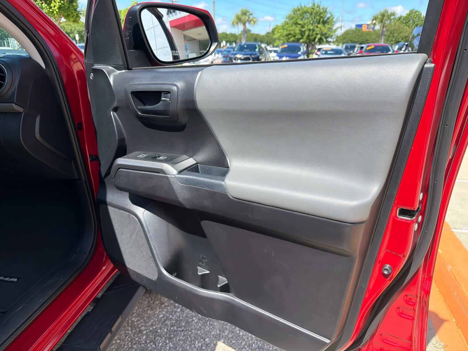 Used 2020 Toyota Tacoma SR5 RWD image 11