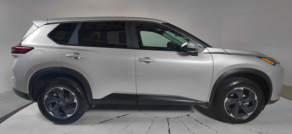 Used 2024 Nissan Rogue SV AWD/4WD image 8
