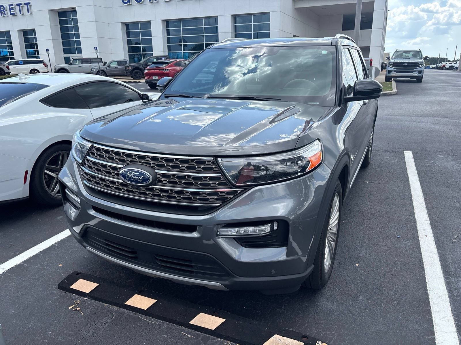 Used 2024 Ford Explorer King Ranch w/ Technology Package RWD image 3