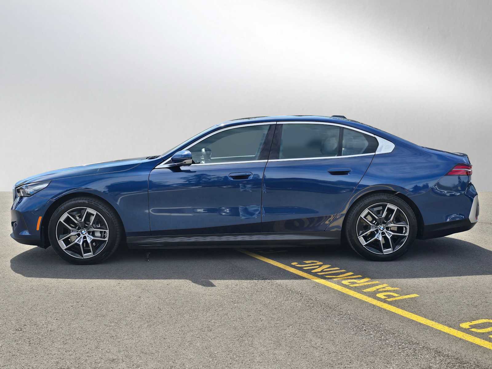 Used 2026 BMW i5 eDrive40 AWD/4WD image 6