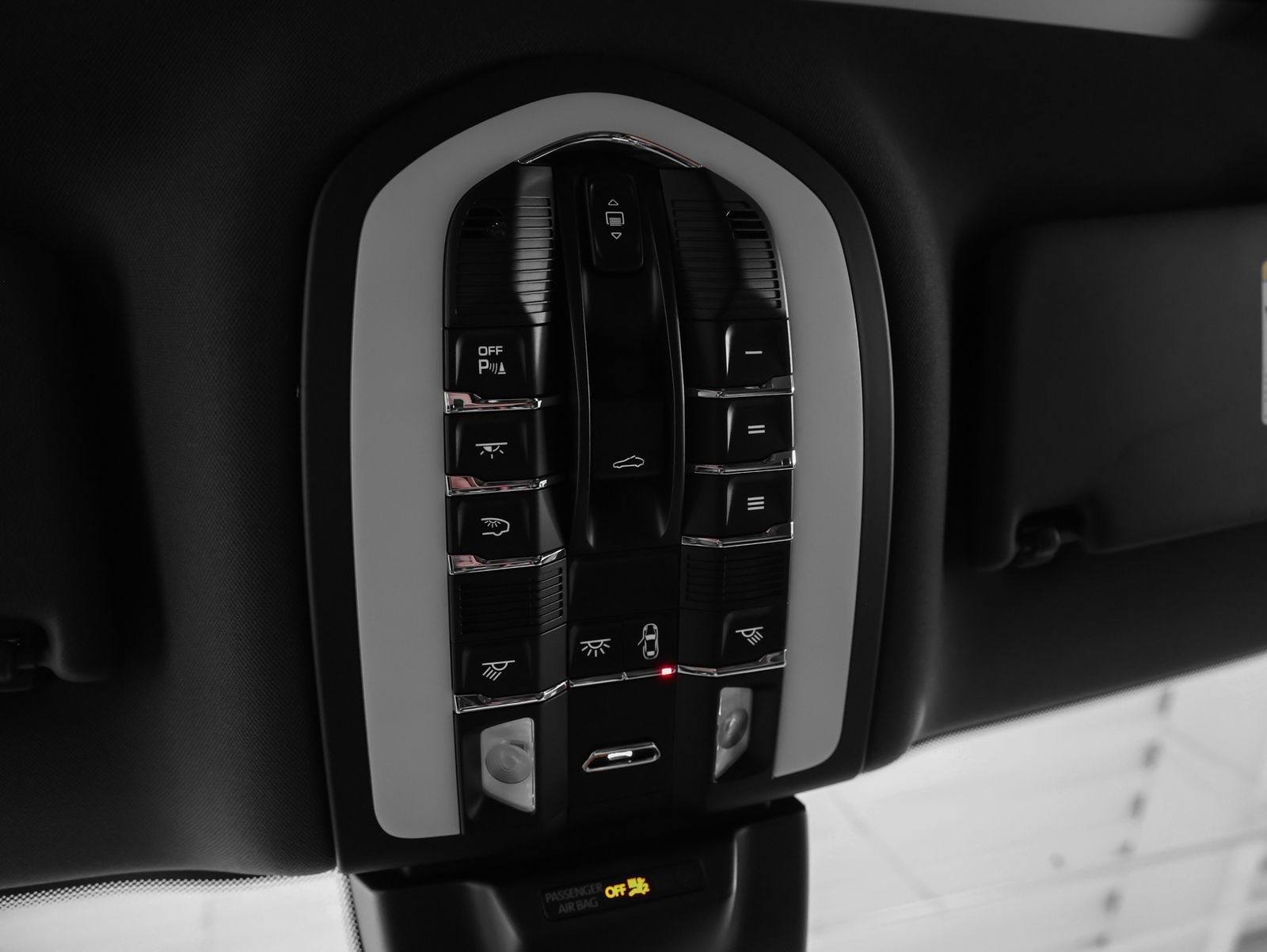 Certified 2023 Porsche Macan image 36