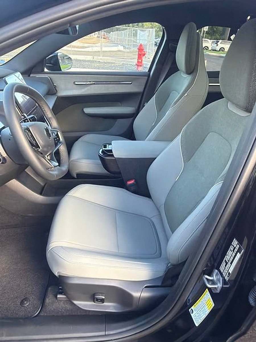 Used 2025 Volvo EX30 Plus w/ Protection Package Premier AWD/4WD image 8