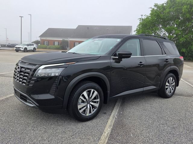 New 2026 Nissan Pathfinder SL image 3