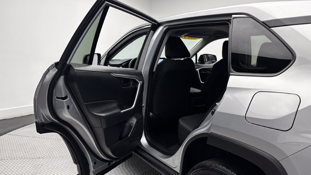 Certified 2025 Toyota RAV4 LE FWD image 31