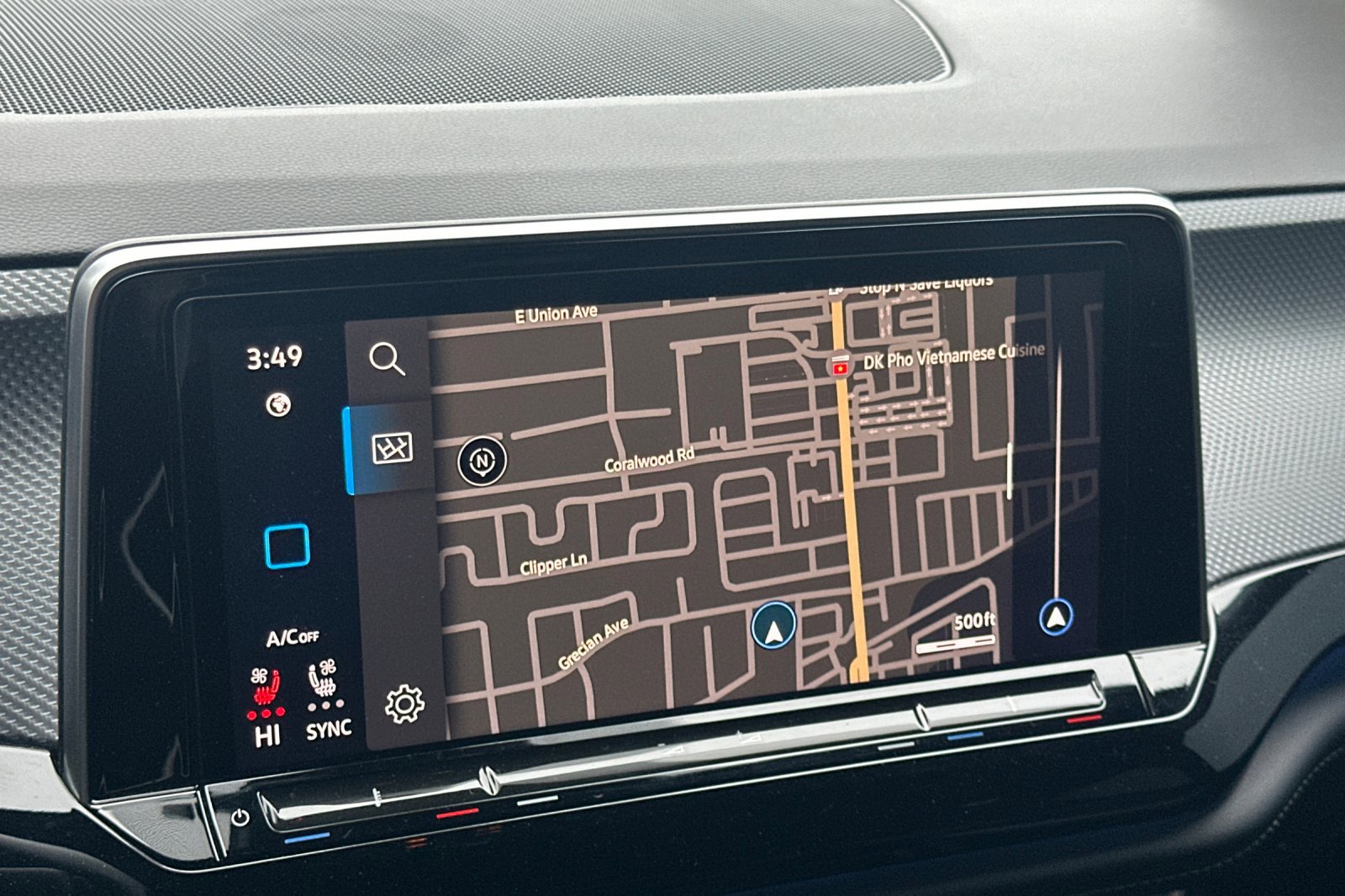 Used 2024 Volkswagen Atlas Cross Sport SEL R-Line image 19