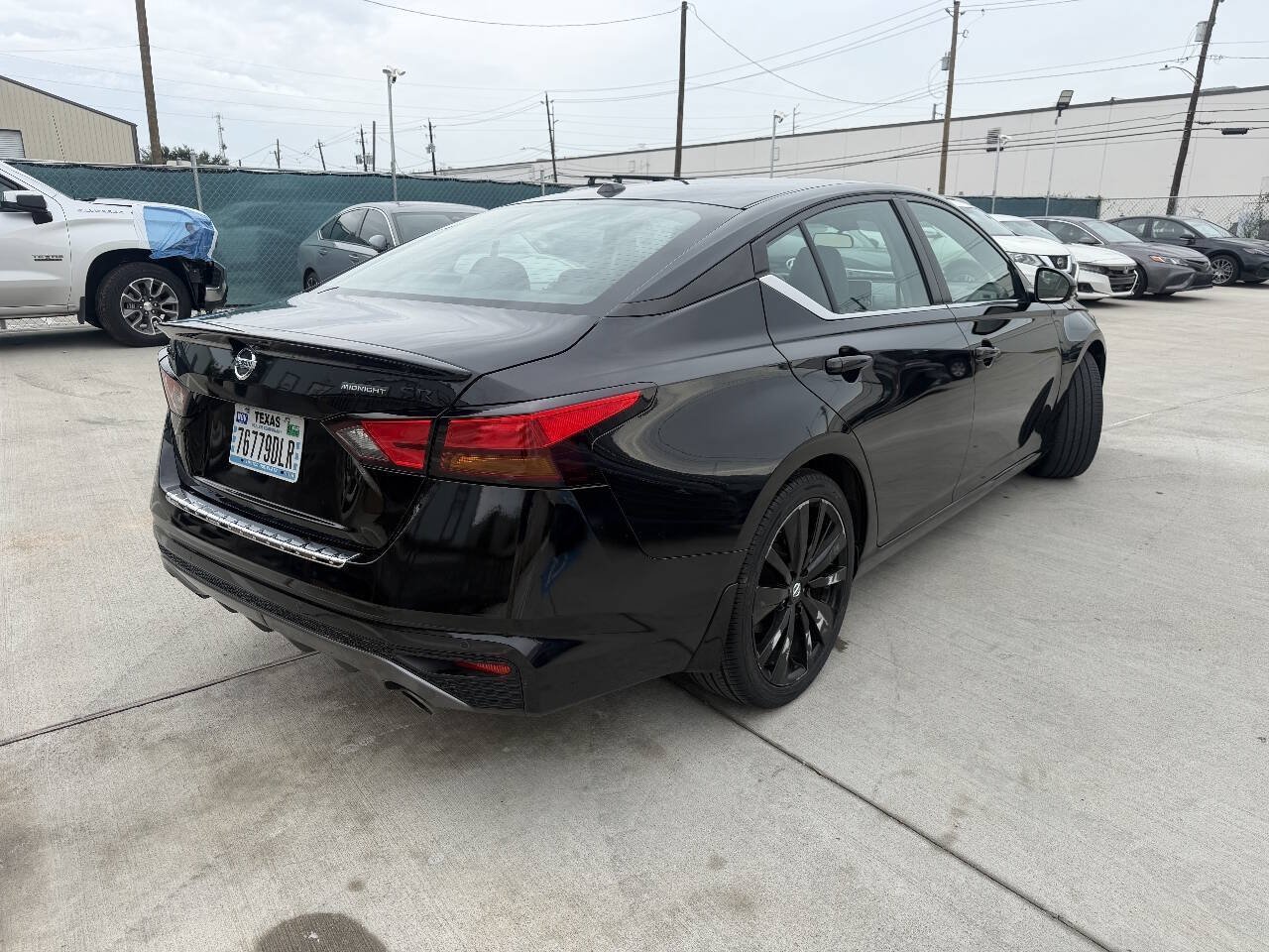 Used 2022 Nissan Altima 2.5 SR w/ Midnight Edition Package FWD image 7